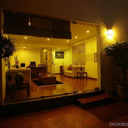 Justa Off Mg Road Otel Bangalore Dış mekan fotoğraf