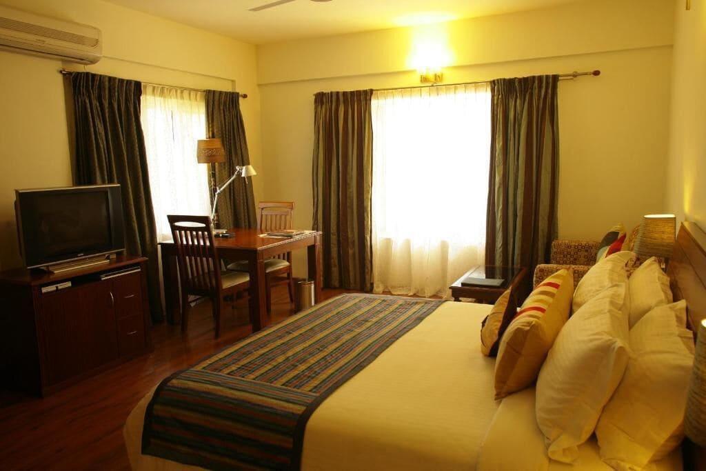 Justa Off Mg Road Otel Bangalore Dış mekan fotoğraf