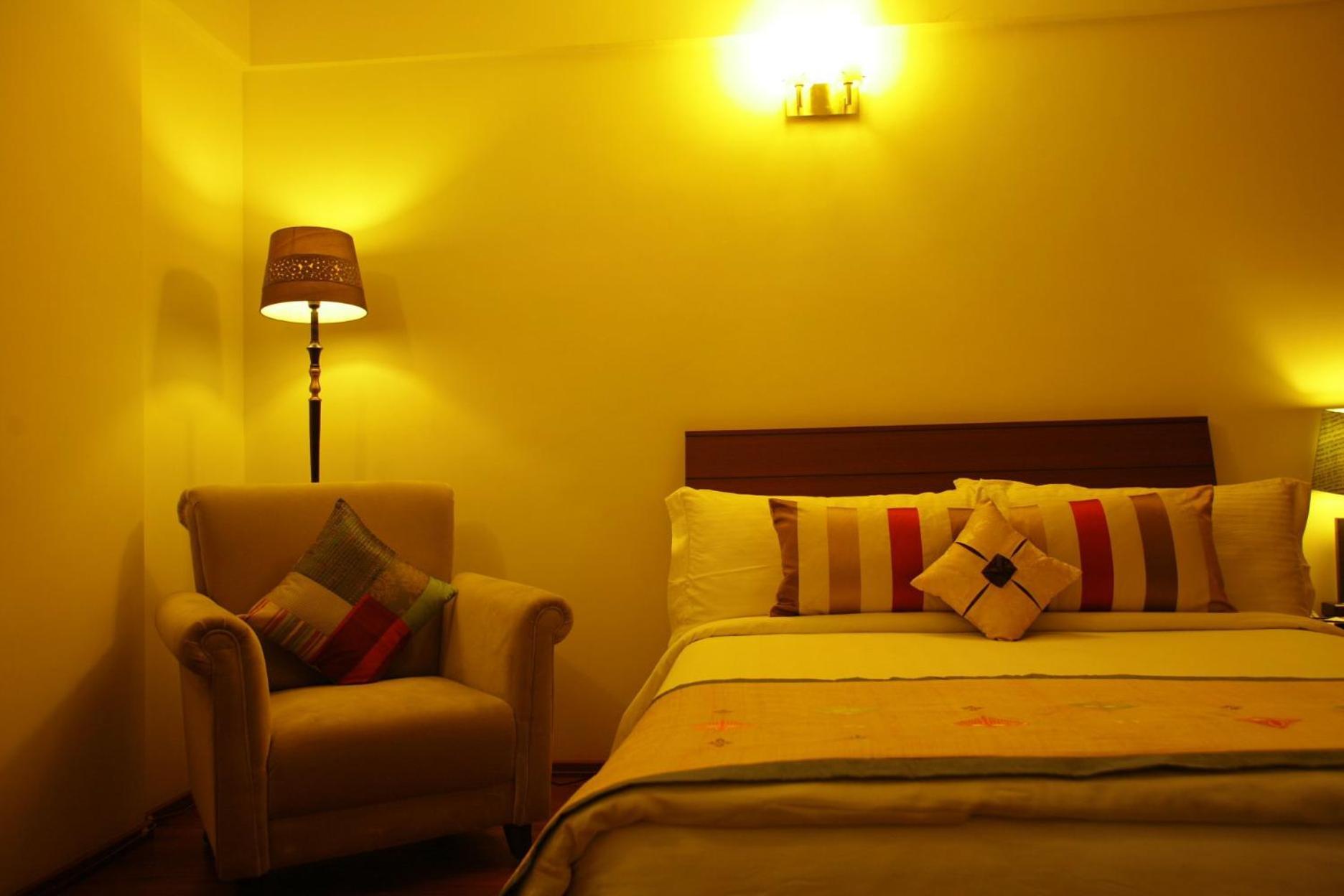 Justa Off Mg Road Otel Bangalore Dış mekan fotoğraf