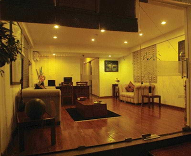 Justa Off Mg Road Otel Bangalore Dış mekan fotoğraf